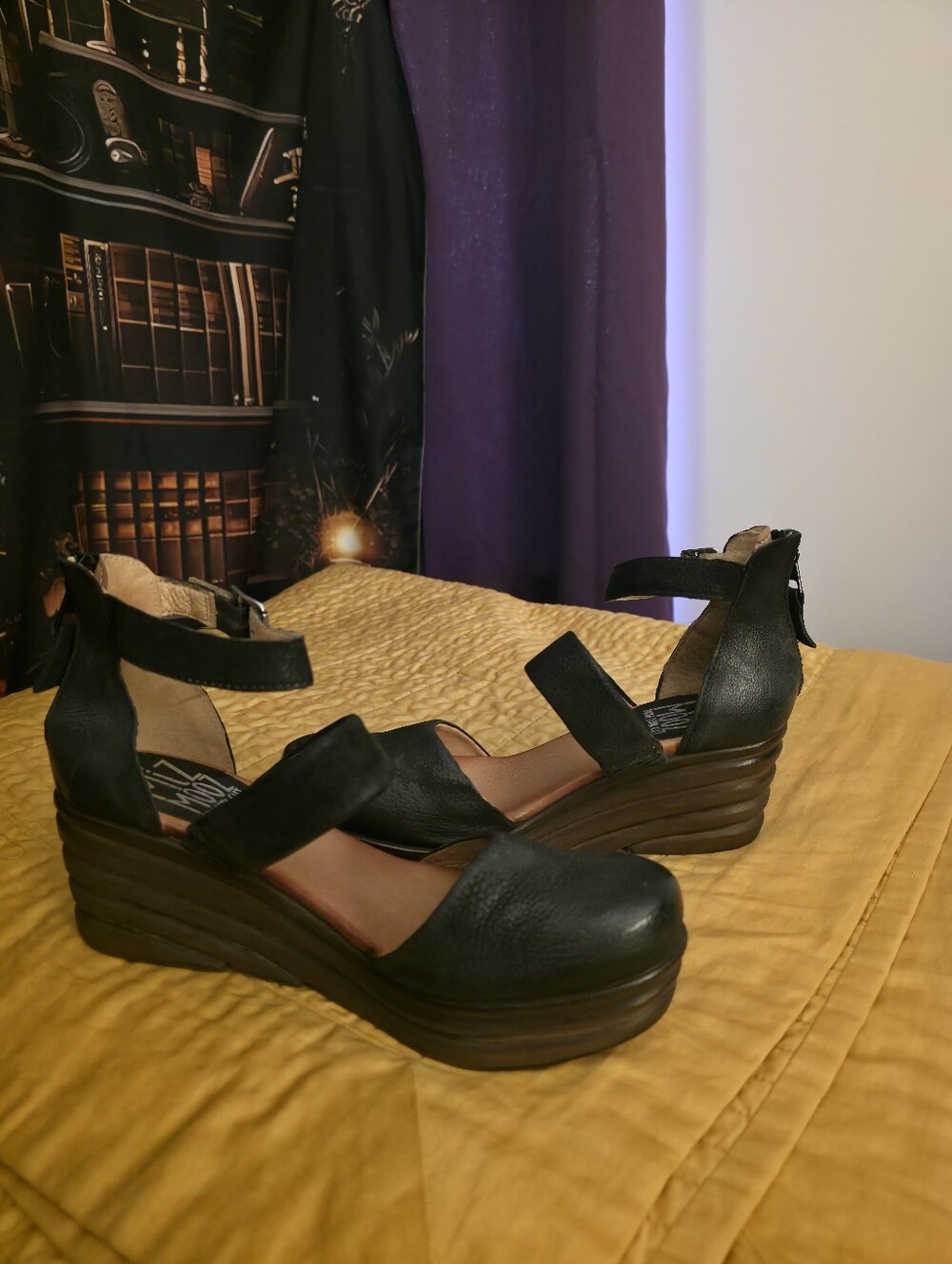 Miz Mooz Black Leather Double-Strap Heels Size 8.5 - Picture 4 of 10